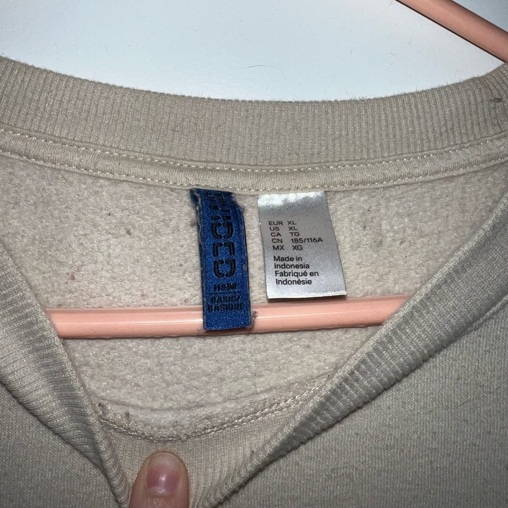 H&M Divided Basic Sweatshirt - Picture 2 of 3